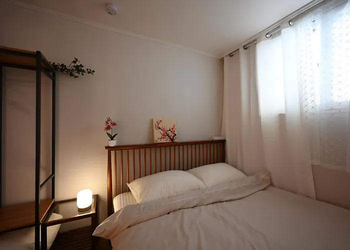Moonlight Retreat From Gangnam Bangbae Naebang 公寓